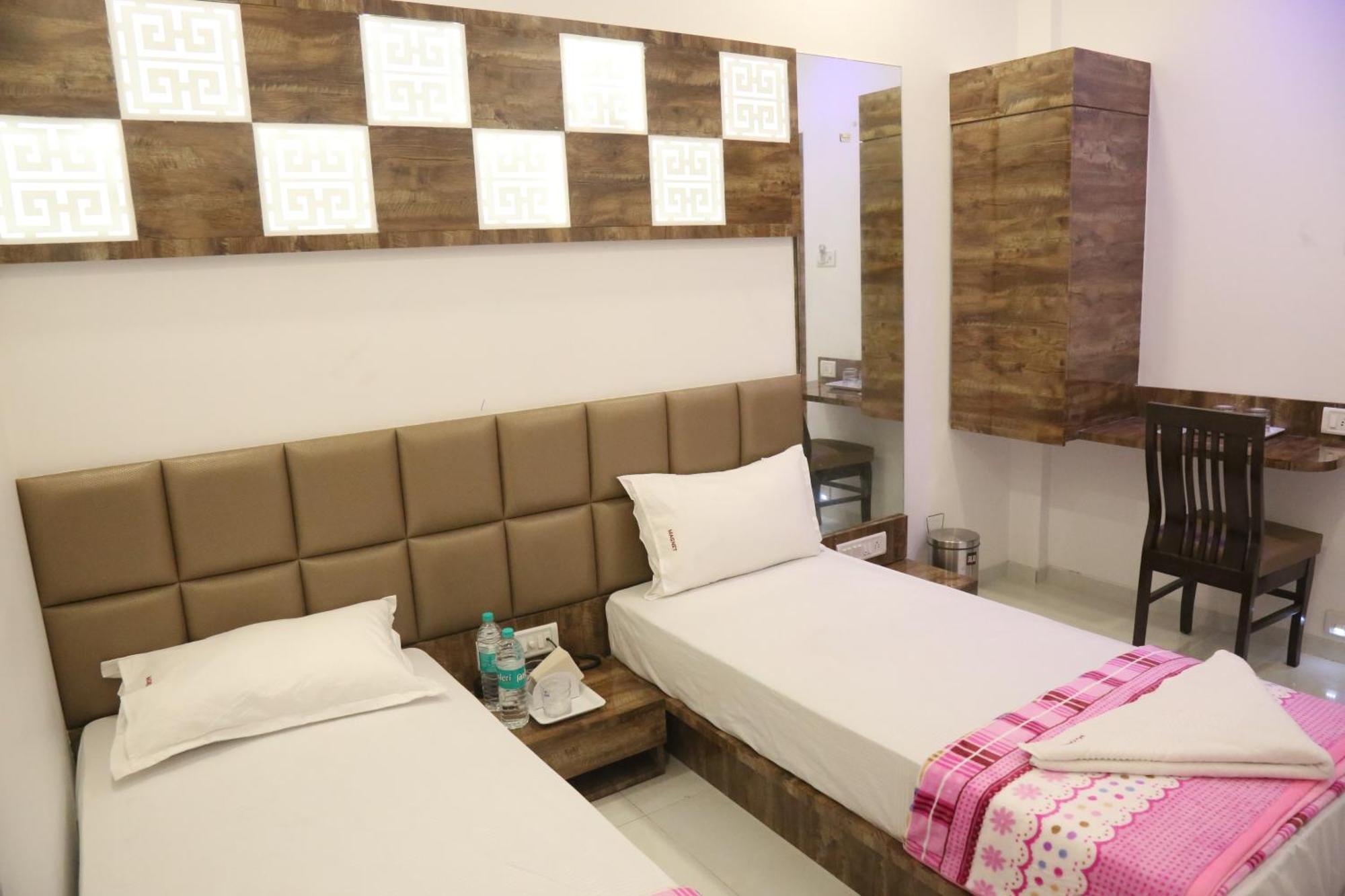 Hotel Magnum Airport T-2 Мумбаї Екстер'єр фото